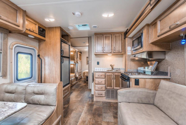 Top 5 Best Class C Motorhomes With Bunk Beds - RVingPlanet ...